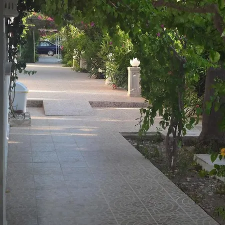 Yalim Otel *